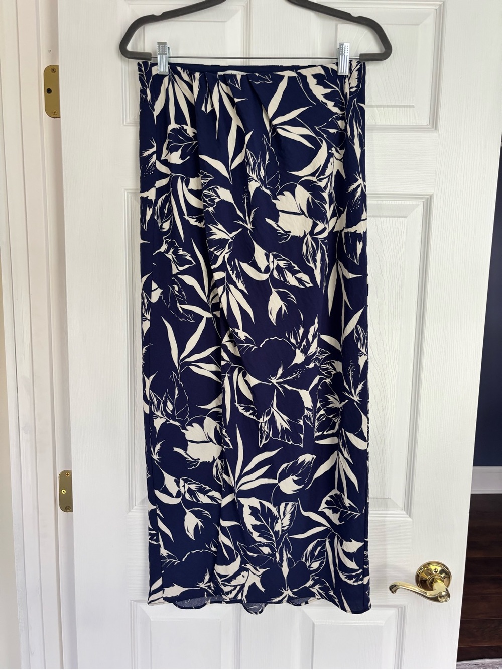Abercrombie & Fitch Navy Floral Skirt - Picture 8 of 16
